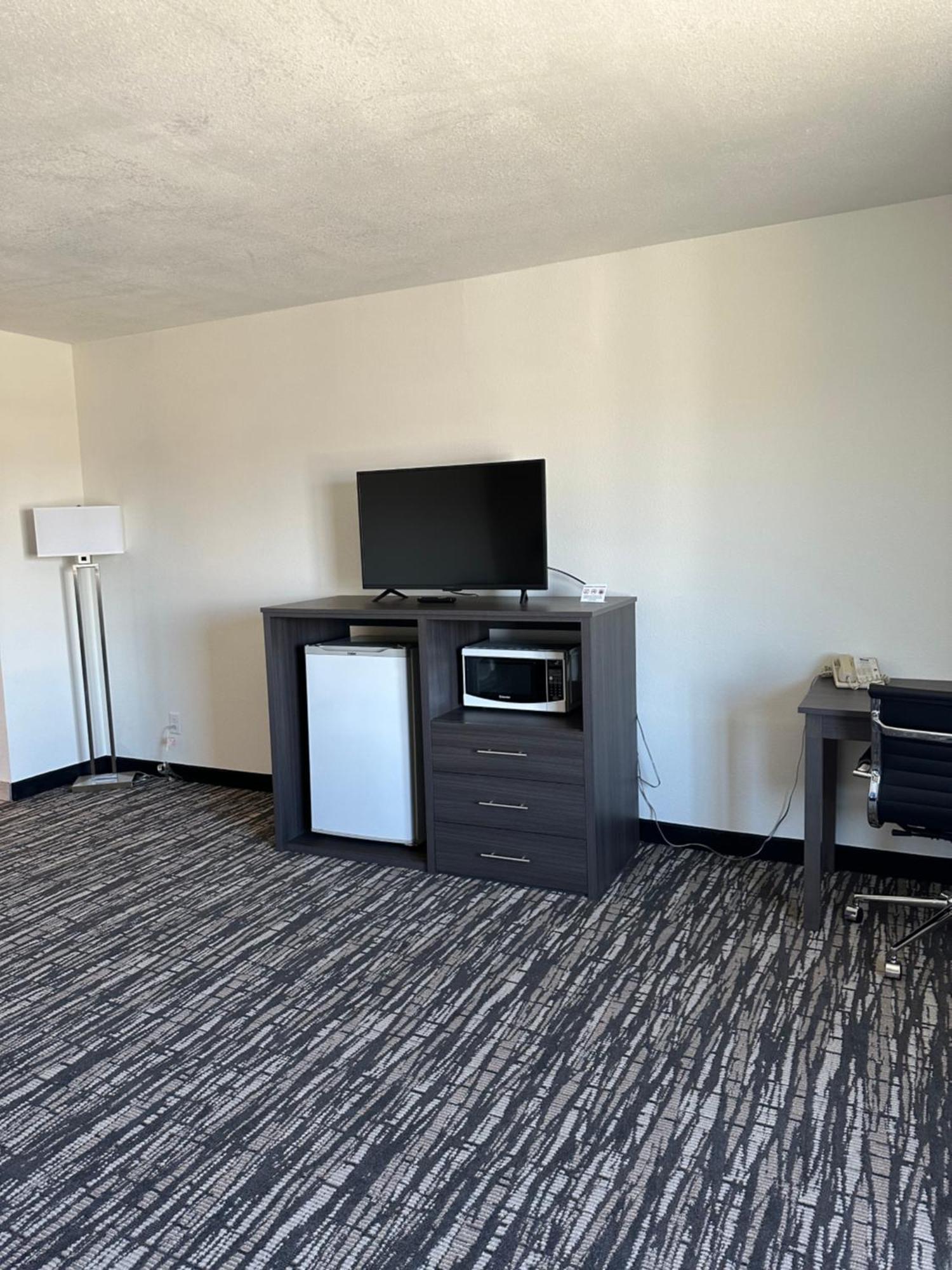 Super 8 By Wyndham Grand Island Hotel Bagian luar foto
