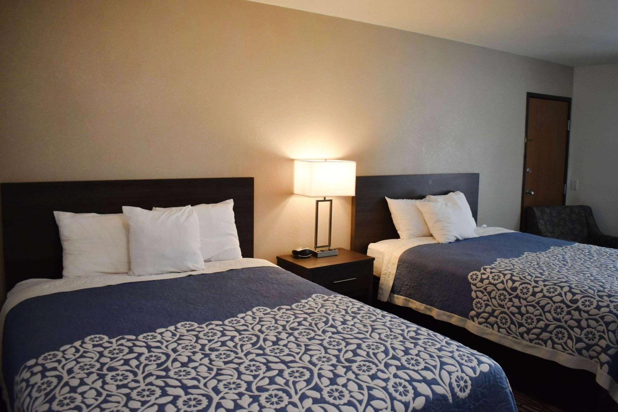 Super 8 By Wyndham Grand Island Hotel Bagian luar foto